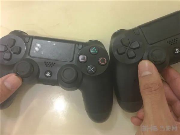 索尼PS4 DualShock4手柄被爆质量差 防滑橡皮胶已烂